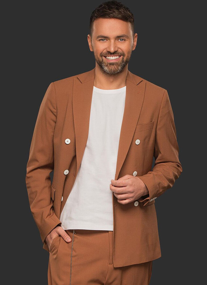 A Historical Perspective on Classy & Casual Men's Outfits