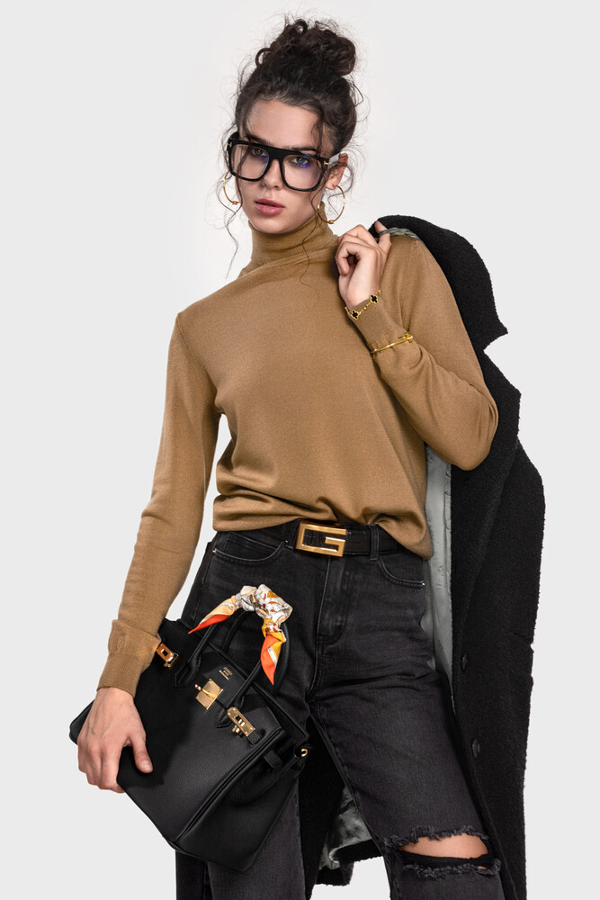 Turtleneck sweater in pure merino wool (Caramello)