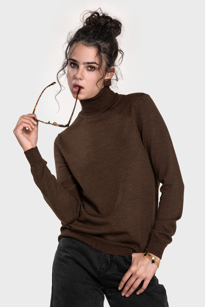 Turtleneck sweater in pure merino wool (Cioccolato Melange)