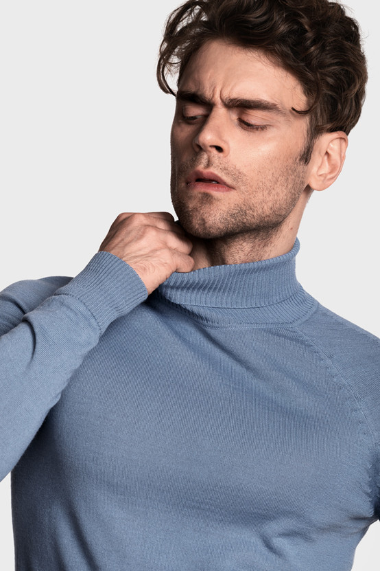Turtleneck sweater in merino wool blend (Aliso)