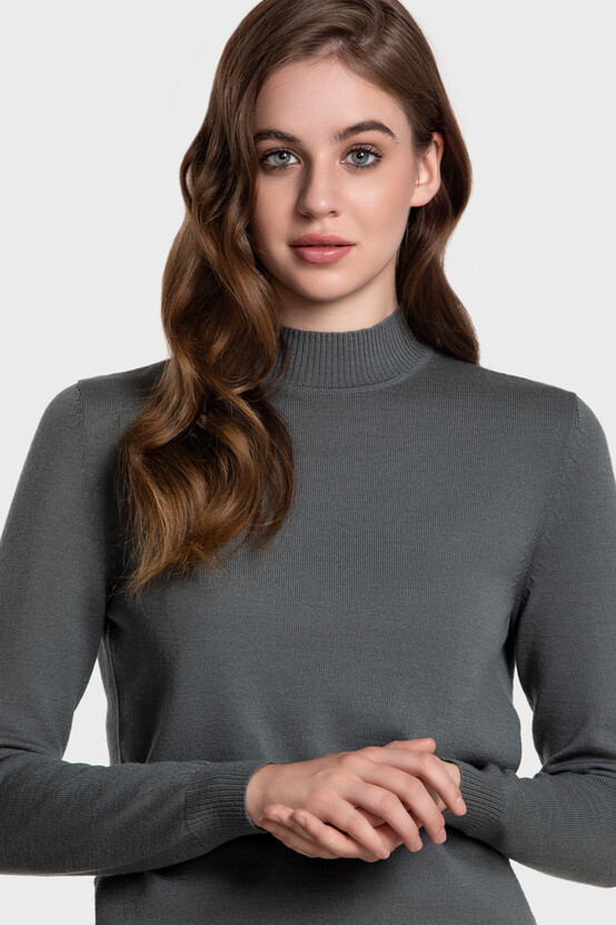 Mock neck sweater in merino wool blend (Topo)
