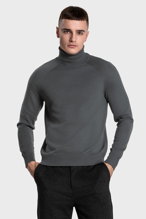 Turtleneck sweater in merino wool blend (Topo)