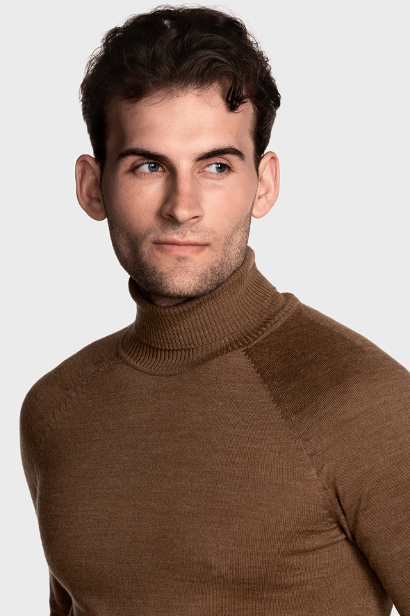 Turtleneck sweater in merino wool blend (Camel Melange)