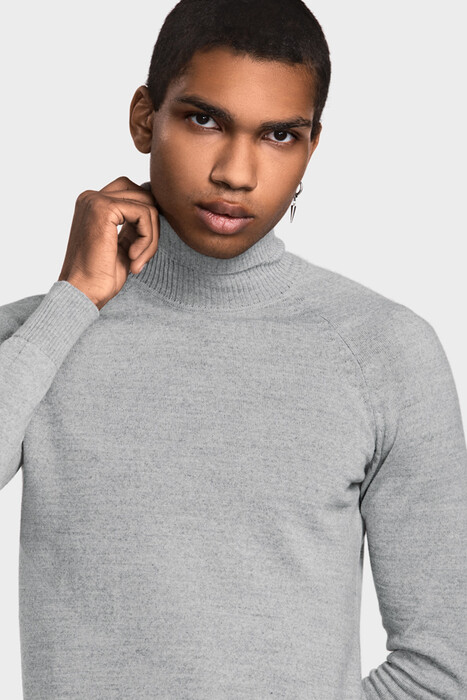 Turtleneck sweater in merino wool blend (Argento Melange)